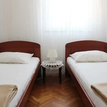 Apartment Lucia Supetar